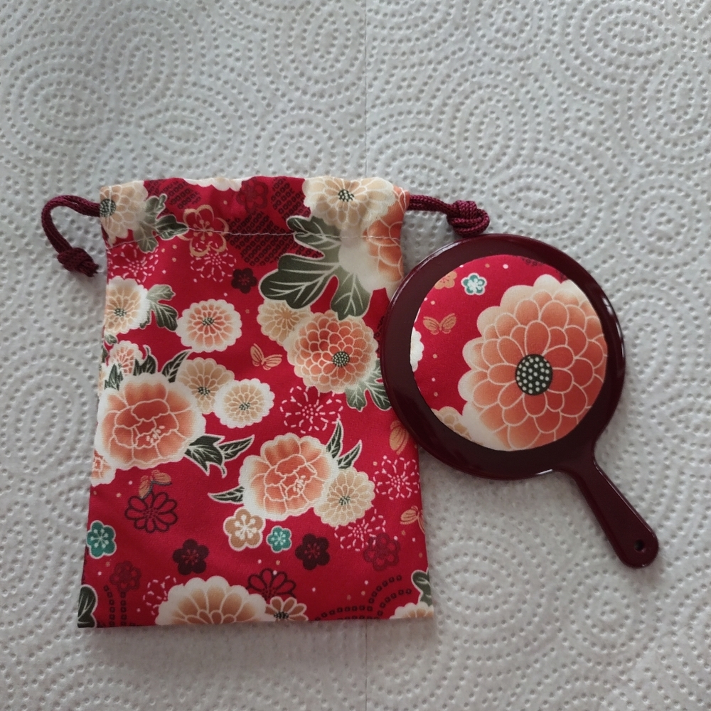 Japanese Pattern Pouch and Mirror - Picture 2 of 4